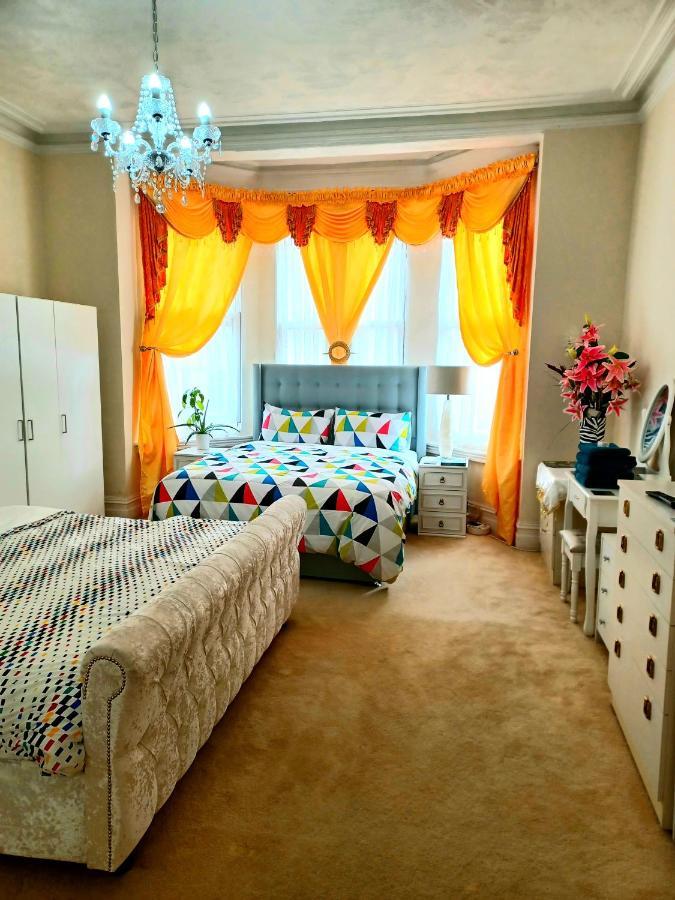 Gabriel Guesthouse Rhyl Ngoại thất bức ảnh