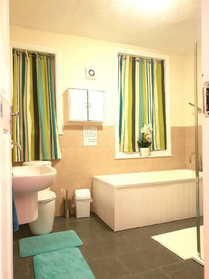 Gabriel Guesthouse Rhyl Ngoại thất bức ảnh
