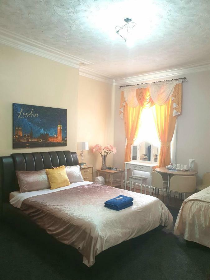 Gabriel Guesthouse Rhyl Ngoại thất bức ảnh